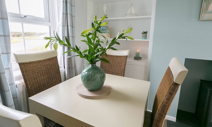 Llanfaelog Cottage | Pen Y Parc Rhosneigr - a coastal that sleeps 4 guests in 2 bedrooms