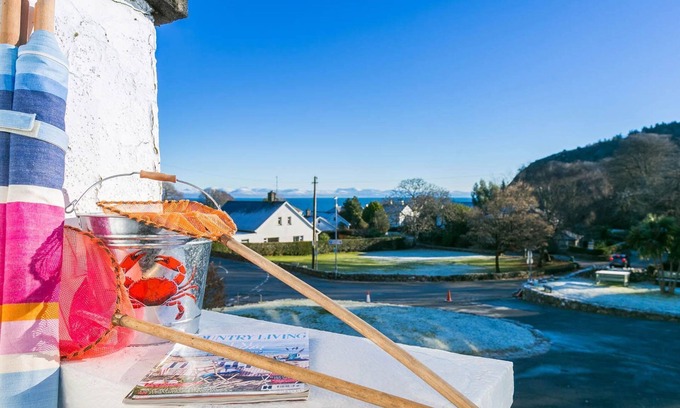 Llanbedrog Cottage | Pencoed - a coastal that sleeps 5 guests in 3 bedrooms