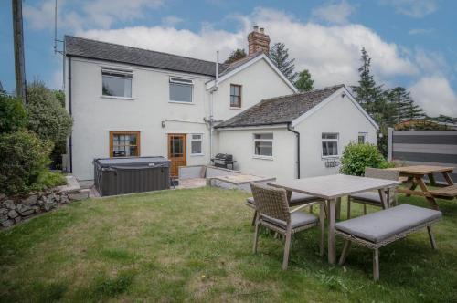 Amroth House | Pendeilo Villa - 5 Bedroom Holiday Home - Amroth