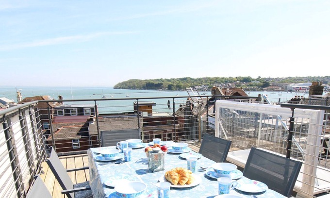 Cowes Ski Chalet | Penderic, Isle of Wight