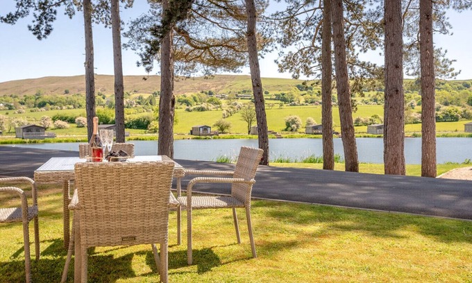 Fence House | Pendle View Gatehouse – Lakeside Stay in the Ribble Valley