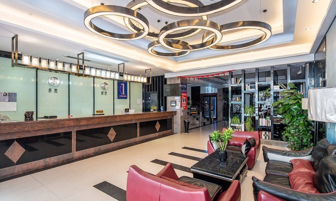 Yuexiu Hotel | Penguin Airport hotel&free shuttle bus