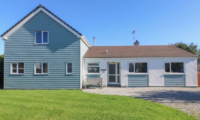 Saint Gennys Cottage | PENHAVEN, pet friendly, country holiday cottage in Crackington Haven