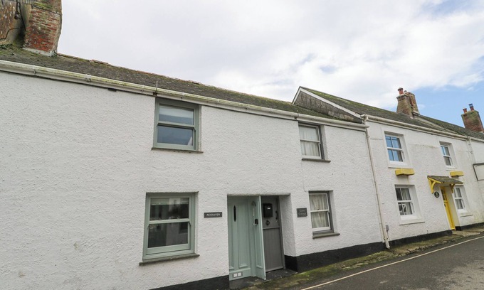 Coverack Cottage | PENHAVEN, pet friendly, character holiday cottage in Coverack