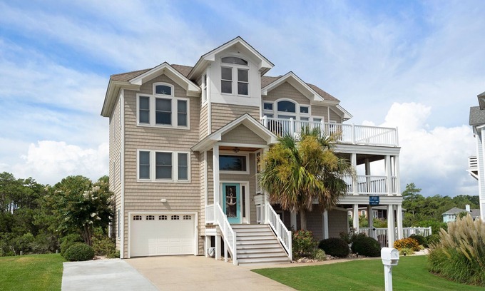 Manteo House | Peninsula 01: Private Saltwater Pool, Spa, Canal front w/10 feet of dock space