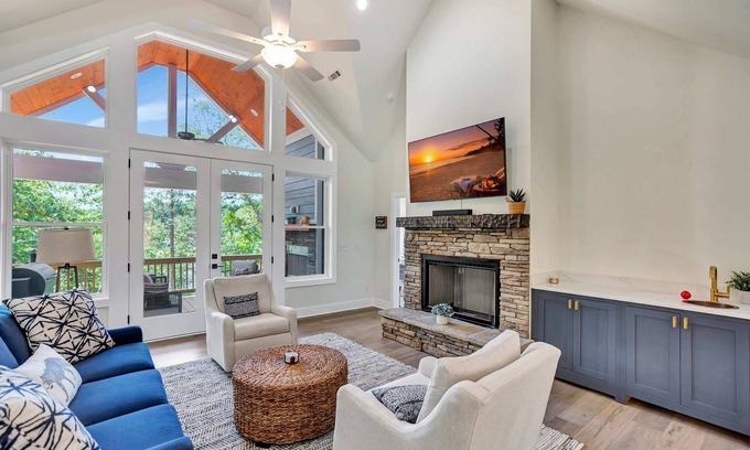 West Union House | Peninsula Rd - Fun and Relaxation