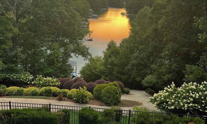 West Union House | Peninsula Sunset View of Keowee
