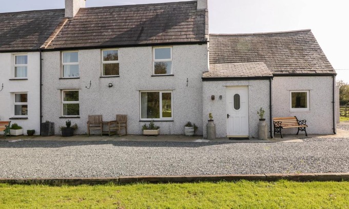 Llanfairpwllgwyngyll House | Penllyn
