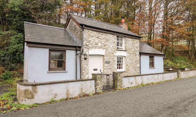 Capel Bangor Cottage | PENLON, pet friendly, country holiday cottage in Capel Bangor