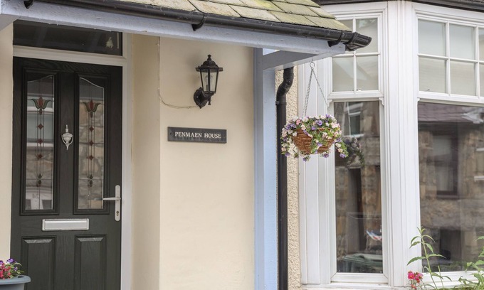 Trefor Cottage | PENMAEN HOUSE, pet friendly, country holiday cottage in Trefor