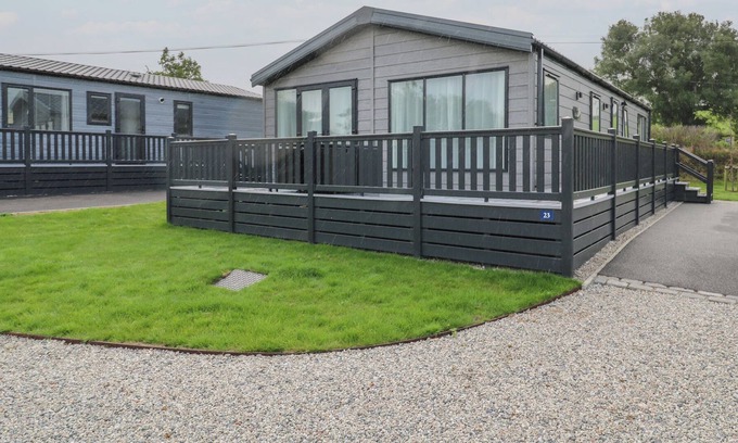 Fowey Cabin | PENMARLAM LODGE RETREAT 23, pet friendly, with a garden in Bodinnick