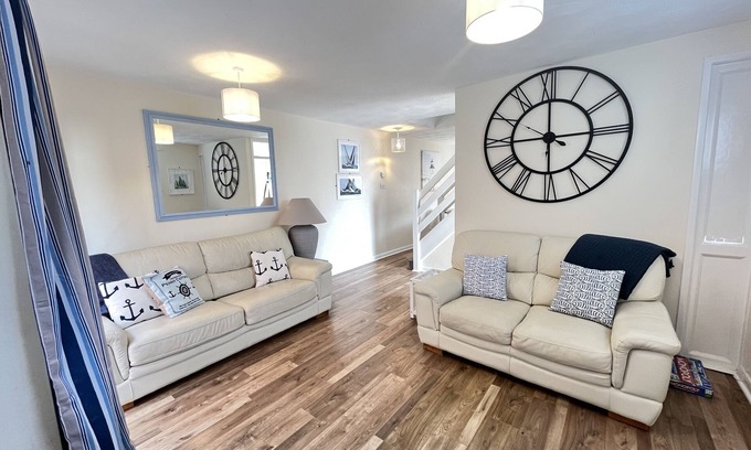 Portsmouth Cottage | Penny Cottage close to Historic Dockyard Gunwharf Quays & Portsmouth Cathedral