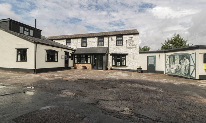 Aston Ingham Cottage | PENNY FARTHING INN, pet friendly, with open fire in Ross-On-Wye