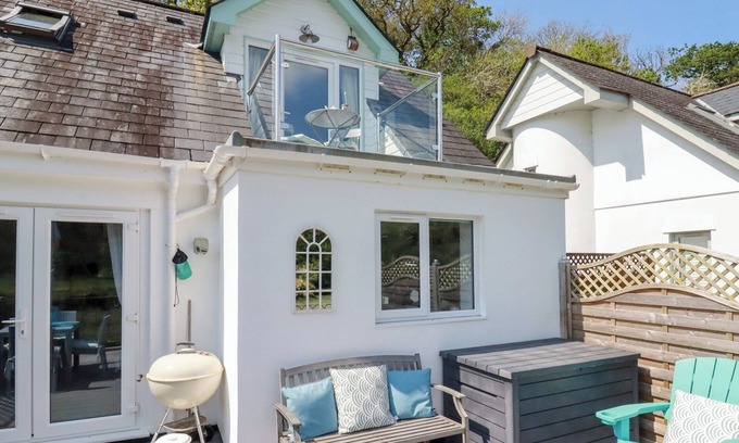 Little Petherick Cottage | PENPOLL, pet friendly, with a garden in Padstow