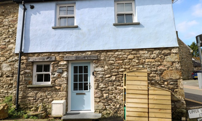 Newport Cottage | PENPWMP, pet friendly in Newport, Pembrokeshire