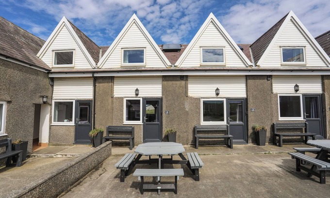 Llanengan Cottage | PENRHYN - 4 TY'N DON, pet friendly in Abersoch