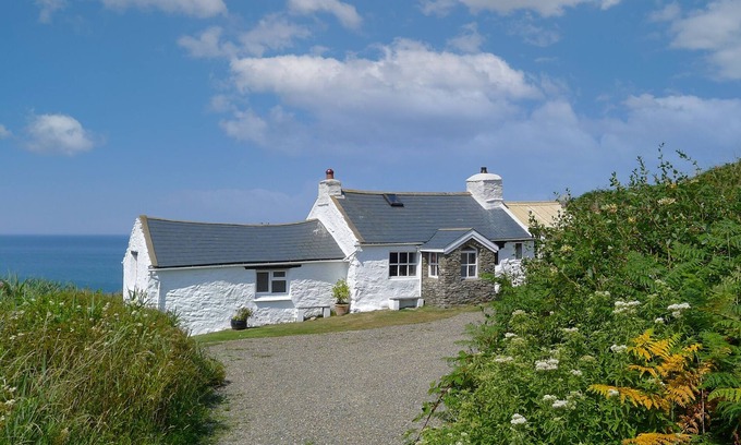 Goodwick Cottage | Penrhyn, Holiday Cottage Strumble Head, Sleeps 6, 3 bedrooms, bathrooms