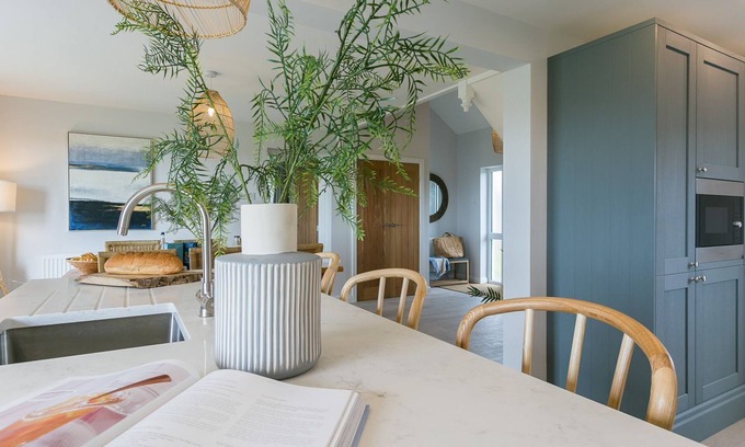 Ty Croes Cottage | Penrhyn Isaf Dau - an on the beach that sleeps 6 guests in 3 bedrooms