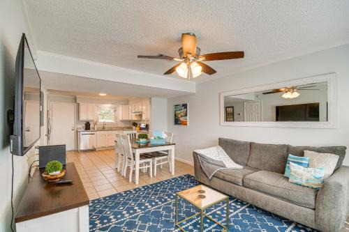 Siguenza Cove House | Pensacola Townhome with Shared Yard about 3 Mi to Gulf!