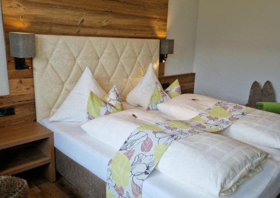 Thumersbach Bed & Breakfast | Pension Claudia Zell am See