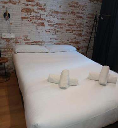 Castanos House | Pension H30 Tiboli Self Checkin