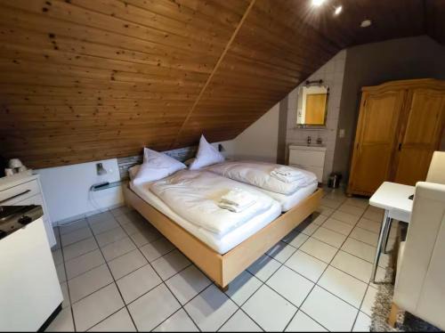 Tarforst House | Pension im Charme der 90er