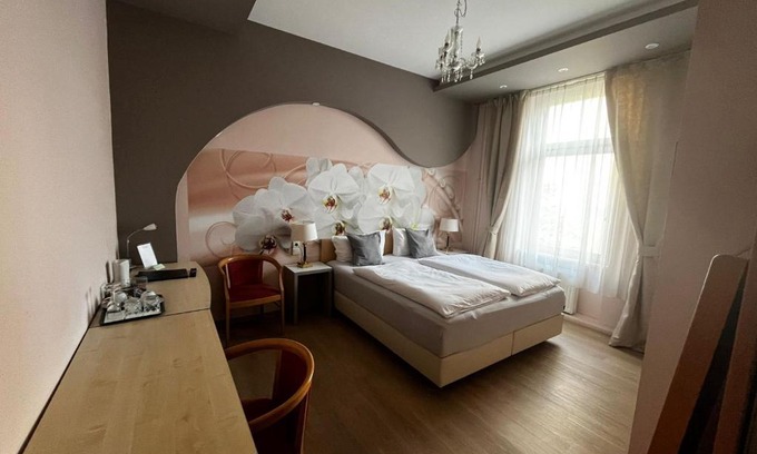 Tempelhof House | Pension Oase