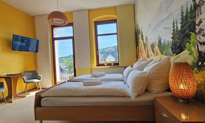Bad Elster Bed & Breakfast | Pension Weiße Rose I Frühstück Parkplatz