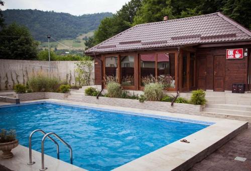 Baia de Aries House | Pensiunea Roua Muntelui