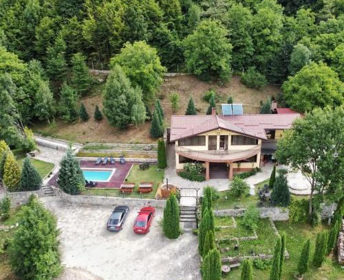 Lunca Jaristei Cabin | Pensiunea Un colț de Rai
