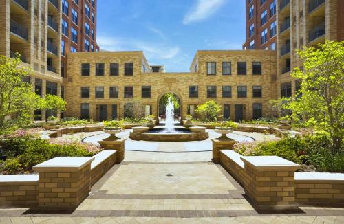 Aurora Highlands Apartment | Pentagon City Comfort Modern Stay
