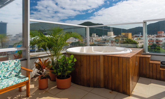 Ingleses do Rio Vermelho Apartment | Penthouse with Jacuzzi - Ingleses Beach