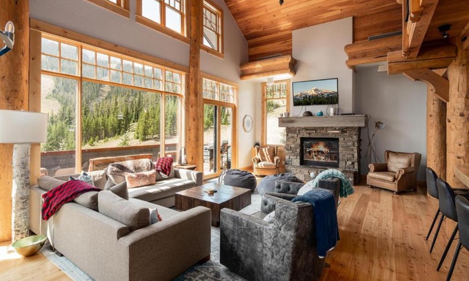 Saddle Ridge Cabin | Penthouse 1 by Moonlight Basin Lodging