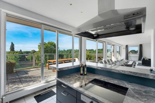 Gladbach Apartment | Penthouse 232QM, 12 Personen, Whirlpool, Terrasse, Parkplatz 25min bis Düsseldorf Messe