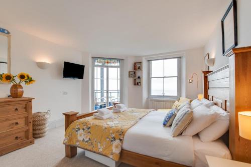 Lynton Apartment | Penthouse Channel View