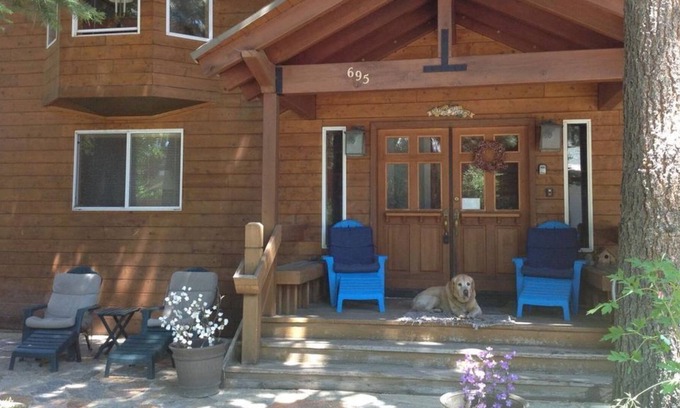 Comstock Acres House | PENTHOUSE-DRAMATIC TAHOE CITY 2 BED WITH LOFT & 3 FIREPLACES, SLEEPS 6