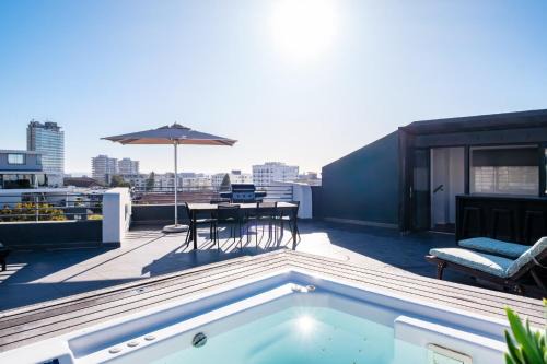 Three Anchor Bay Apartment | Penthouse on S