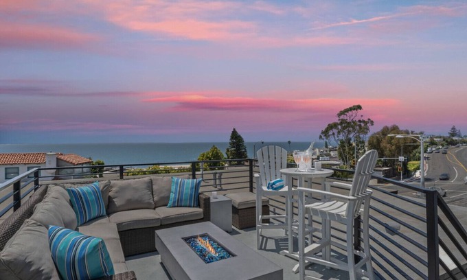 Laguna Beach Apartment | Penthouse! Steps from Victoria Beach, 180 degree ocean views!