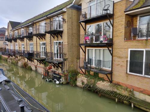 St Neots Apartment | Penthouse Waterfront Apartment - St Neots