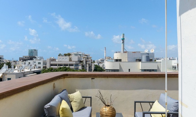 Old North Apartment | Penthouse with Panoramic View by FeelHome
