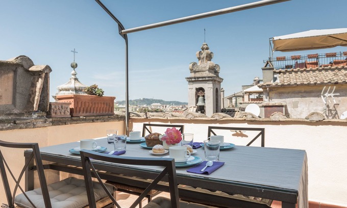 Rione III Colonna Apartment | Penthouse with Terrace, Pantheon and 360° City views! Walk to all attractions