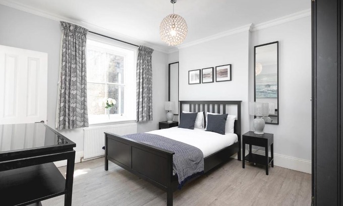 Pembridge Apartment | PenthouseStays Notting Hill - Chic 2 Bedroom Apartment w/King Beds - near Portobello Road & Kensington High Street