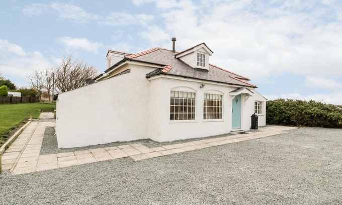 Holyhead House | Pentowyn