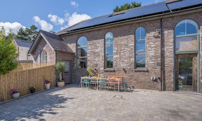 Bwlch House | Penuel Chapel - Five Bedroom House, Sleeps 10