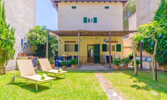 S'Illot-Cala Morlanda Ski Chalet | Penya - House In S'illot-cala Morlanda. Free Wifi