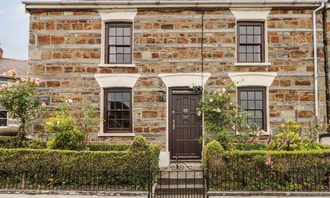 St Dogmaels Cottage | PENYWHELP HOUSE, pet friendly, with open fire in St Dogmaels
