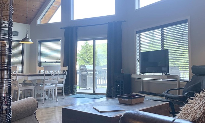 Anglemont Cabin | Peony Point - Semi Waterfront - Shuswap Vacations and Sledding Accommodation