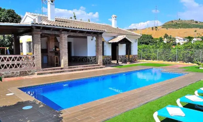 Alora Ski Chalet | PEPE AND MARI HOUSE with pool