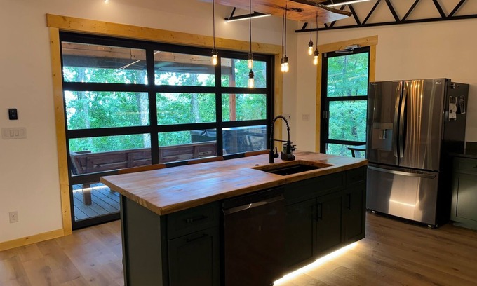 Newport House | Pepper Jack Shack: Your Cozy Mountain Retreat