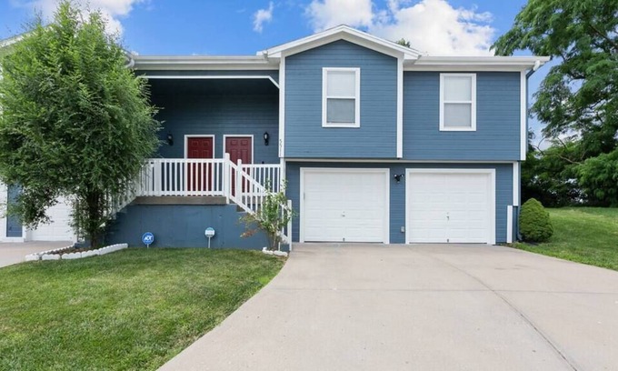 Waldron House | Perfect 3 BR Home in North KC near the Airport!